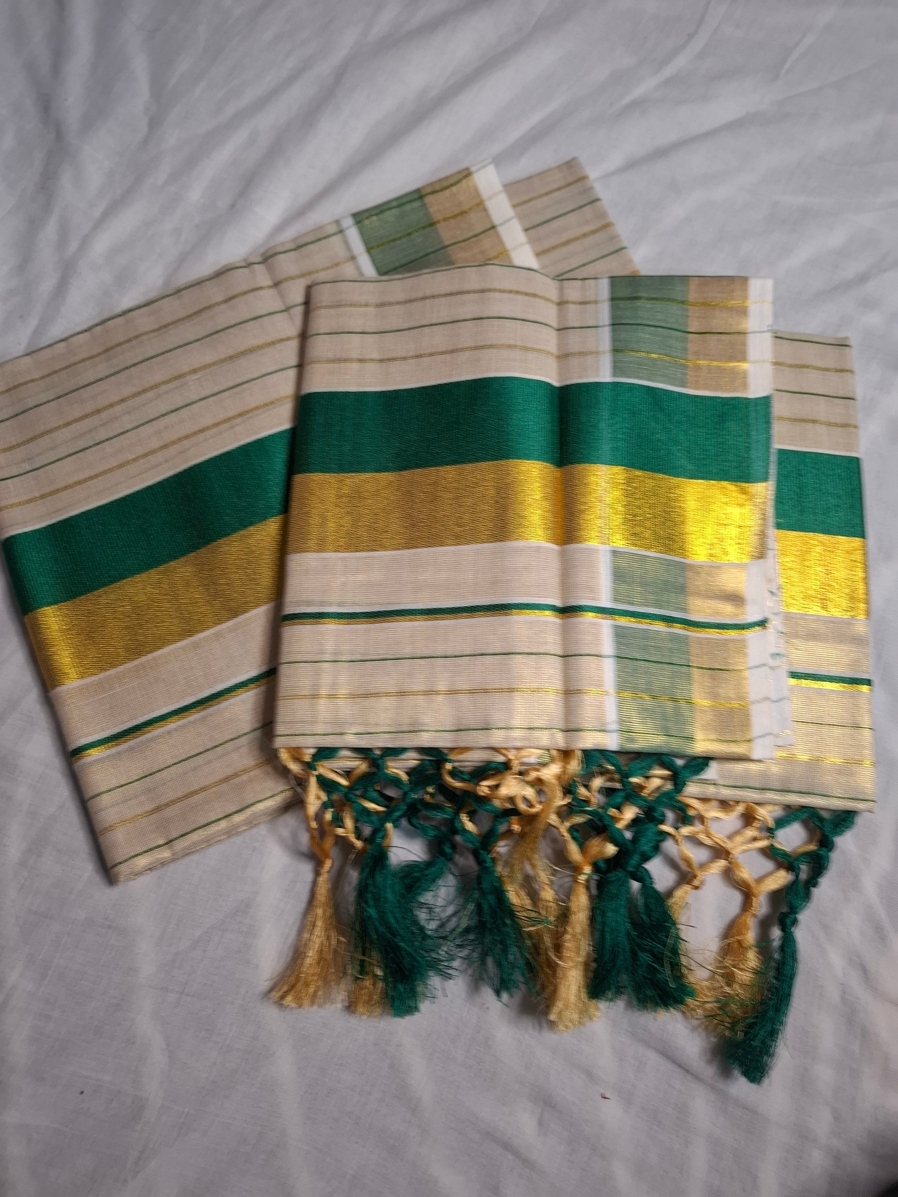 Kerala Settu Mundu - Green & Gold