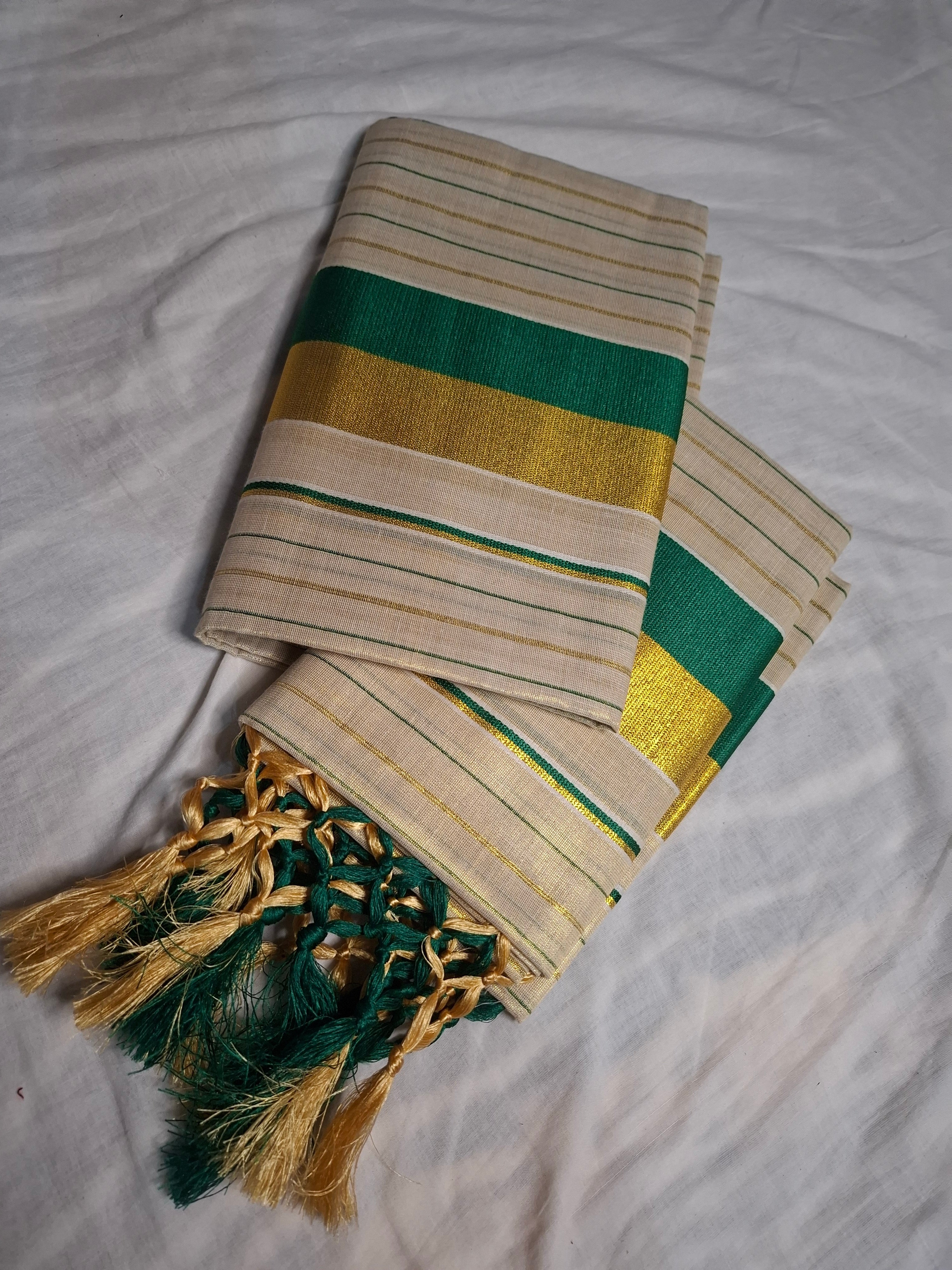 Kerala Settu Mundu - Green & Gold