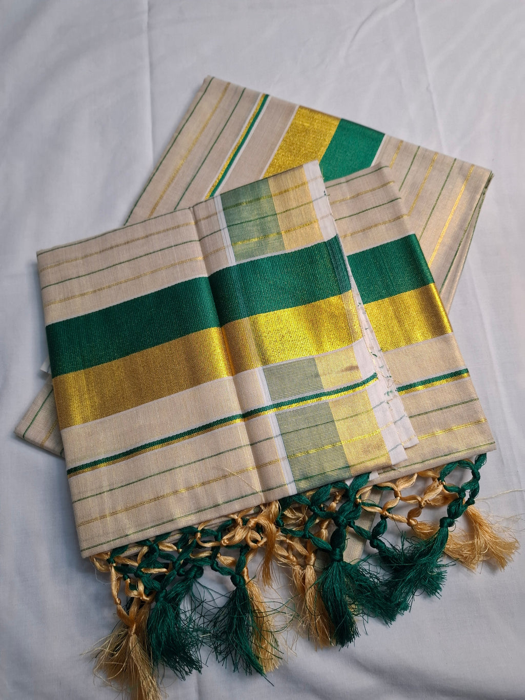 Kerala Settu Mundu - Green & Gold