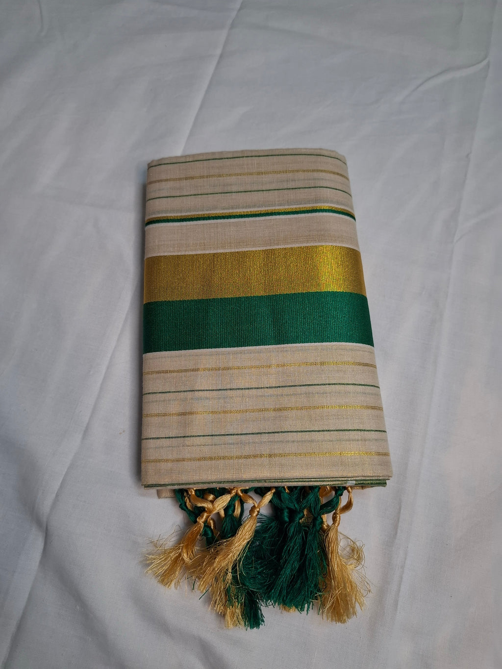 Kerala Settu Mundu - Green & Gold