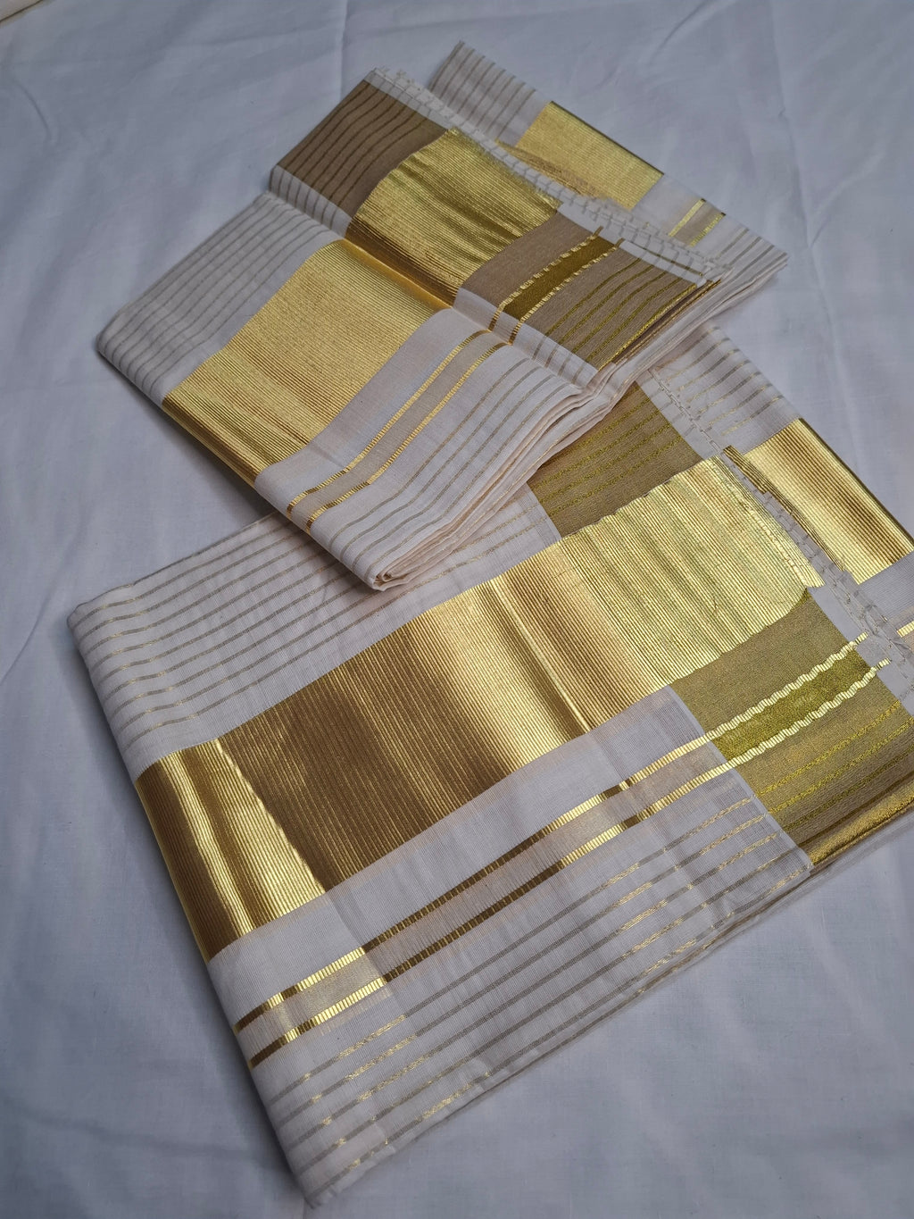 Kerala Kasavu settu mundu - (Mundum Neriyathum