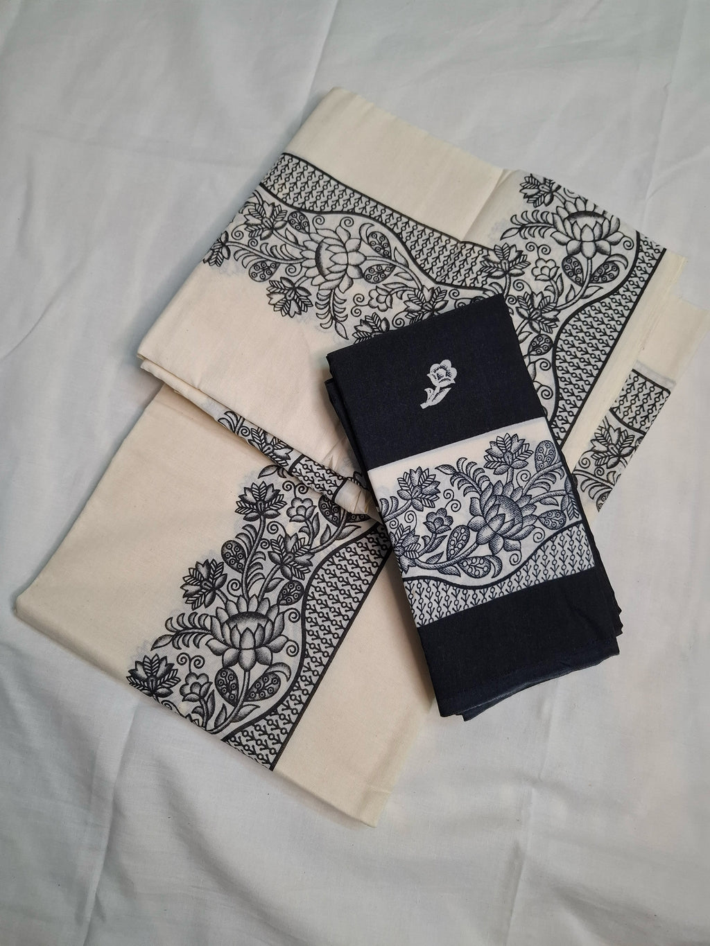 Kerala Settu Mundu with Design Border & Black Blouse Piece