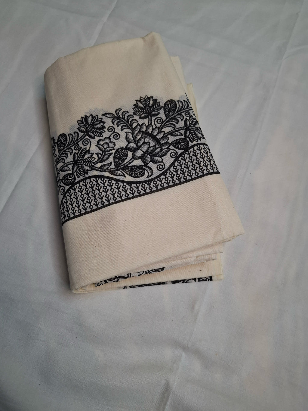 Kerala Settu Mundu with Design Border & Black Blouse Piece