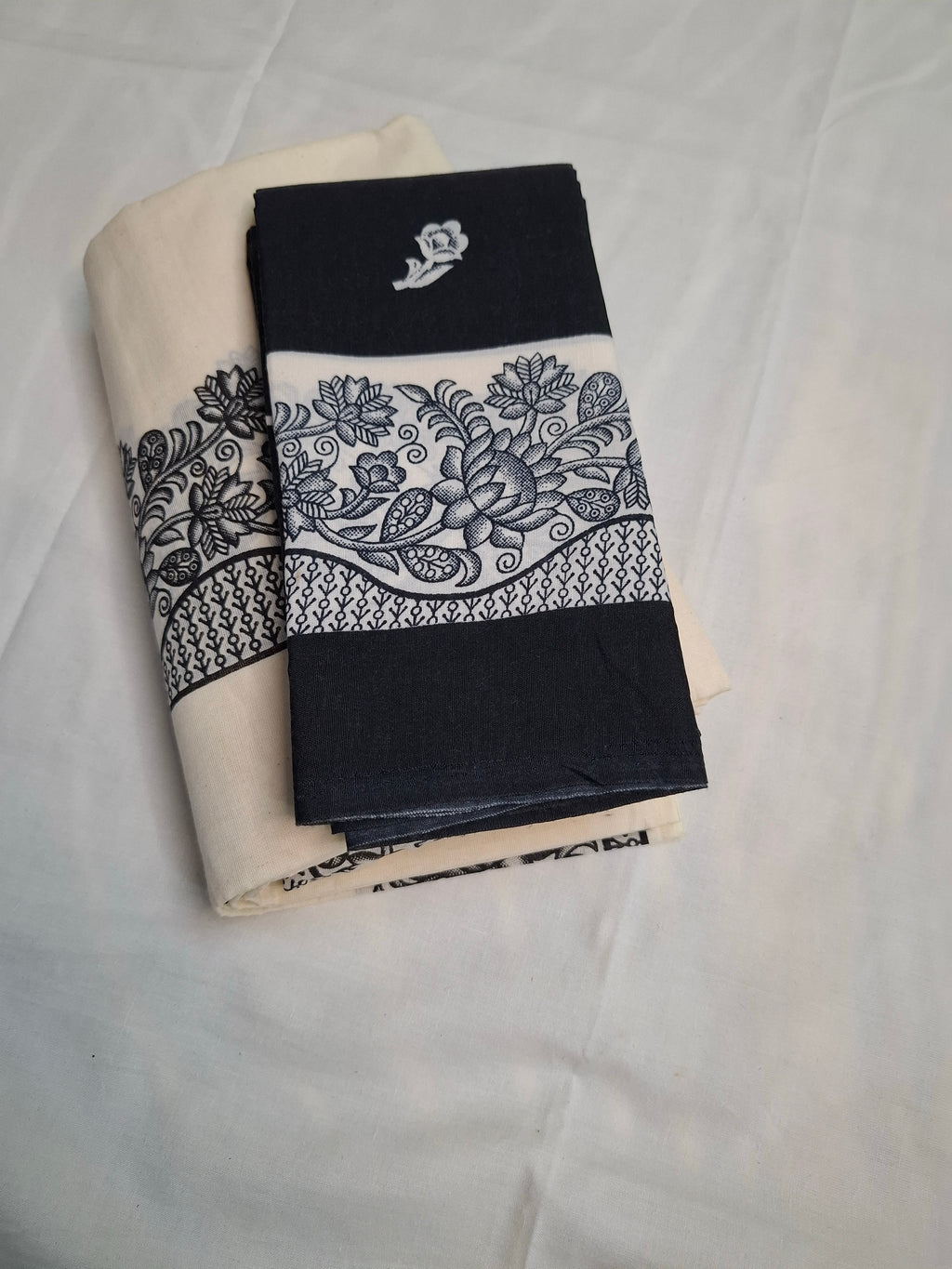 Kerala Settu Mundu with Design Border & Black Blouse Piece