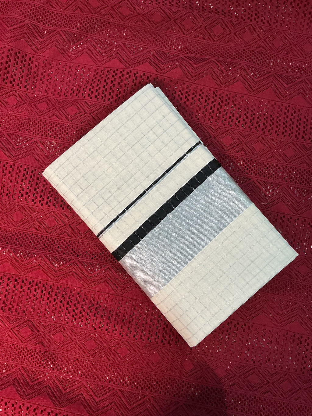 Kerala Kasavu Saree – Silver Kasavu with Black Kara & Check Pattern